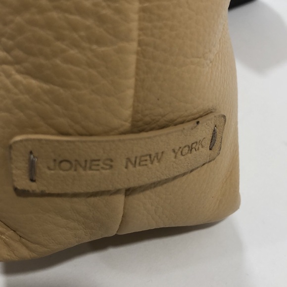 Jones New York camel colored leather handbag EUC - Picture 3 of 7